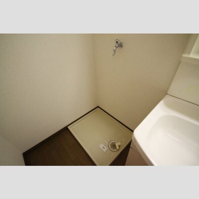 物件内観写真11　(洗濯機置場)