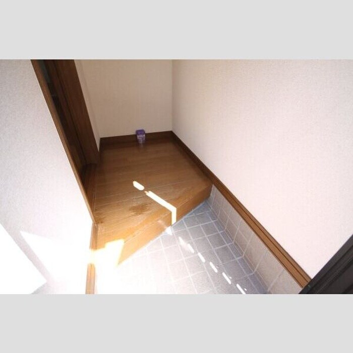 物件内観写真12　(玄関)