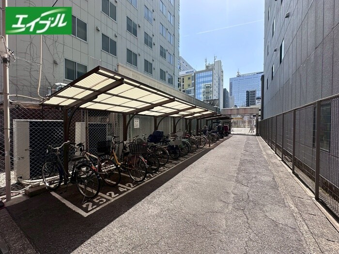 物件外観写真3　(駐輪場)