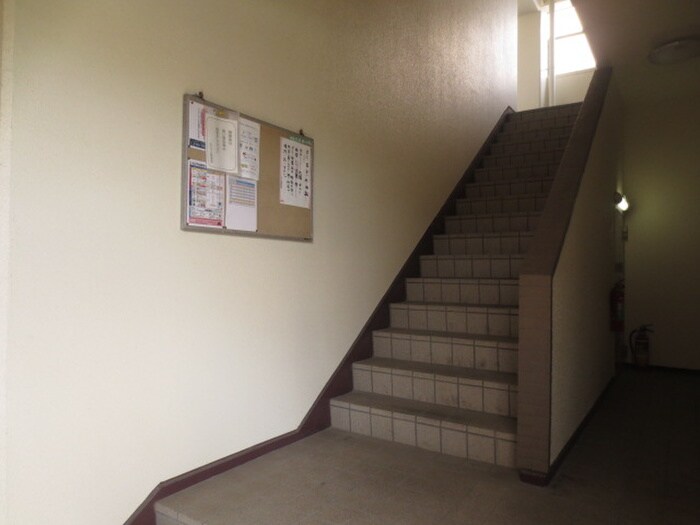 物件外観写真5　(エントランス部分)