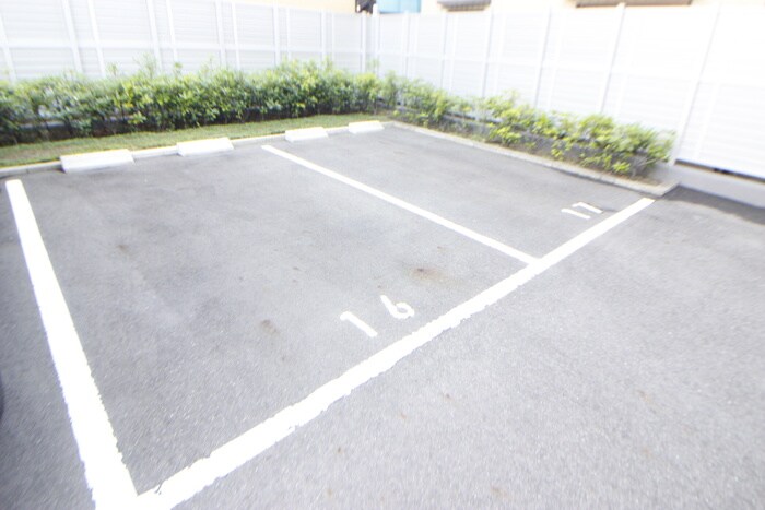 物件外観写真2　(駐車場)