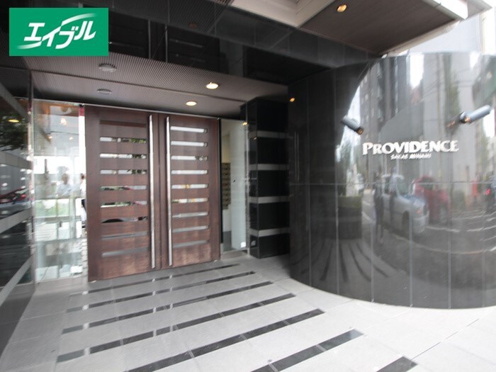 物件外観写真2　(エントランス部分)