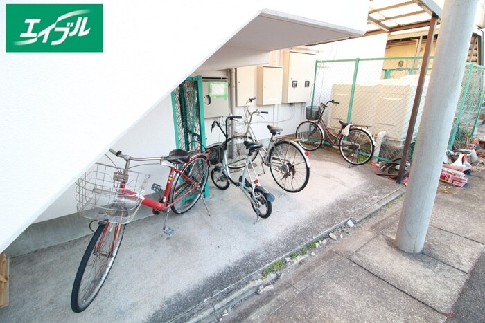 物件外観写真5　(駐輪場)