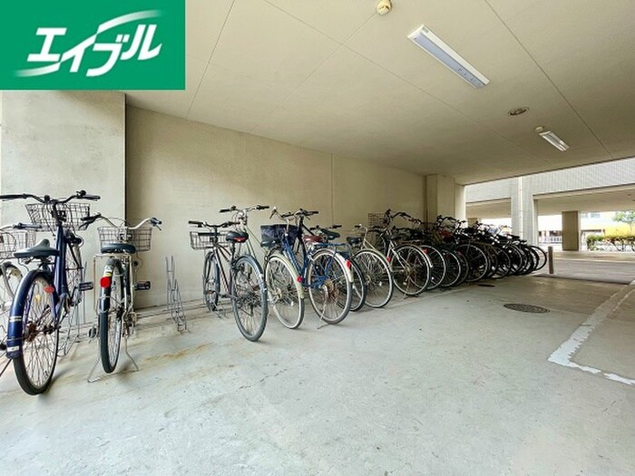 物件外観写真4　(駐輪場)