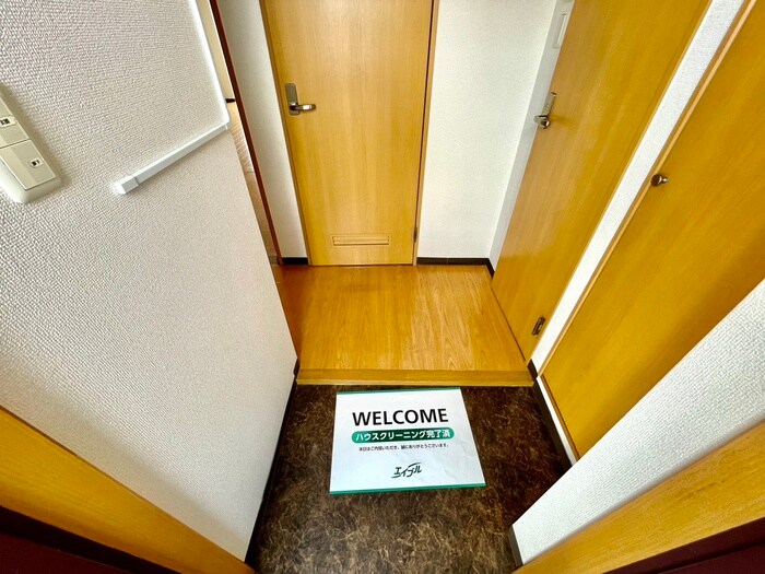 物件内観写真18　(玄関)