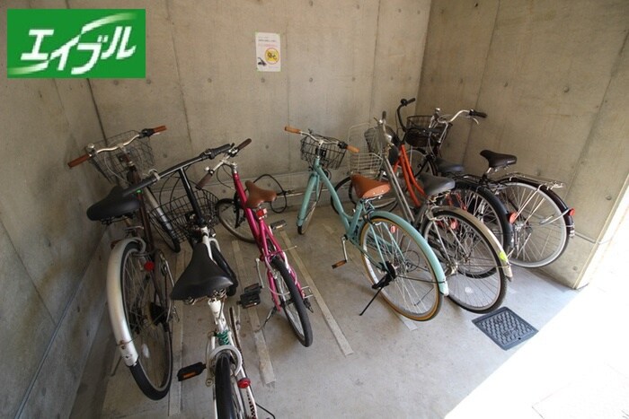 物件外観写真5　(駐輪場)
