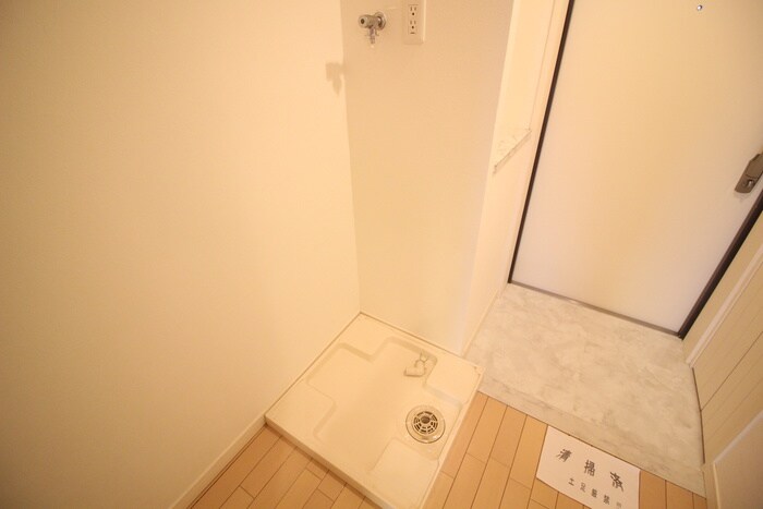 物件内観写真18　(洗濯機置場)