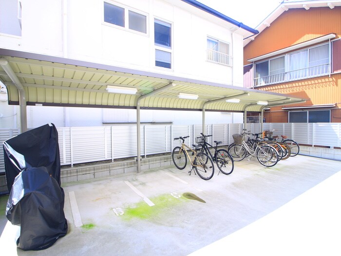 物件外観写真3　(駐輪場)