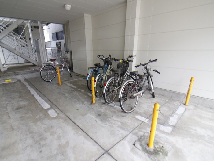 物件外観写真5　(駐輪場)