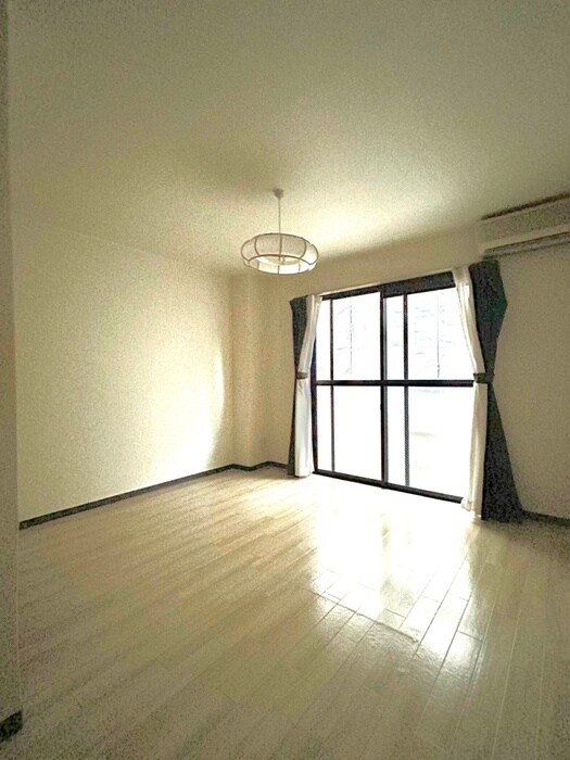 物件内観写真10　(居室)