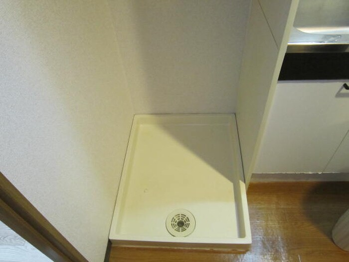 物件内観写真16　(洗濯機置場)