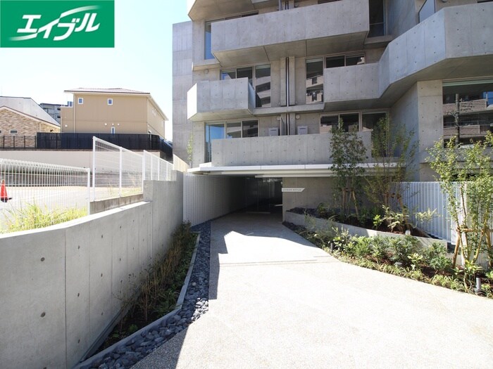 物件外観写真5　(エントランス部分)