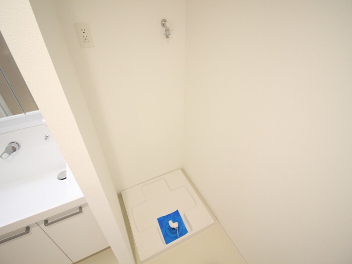 物件内観写真12　(洗濯機置場)