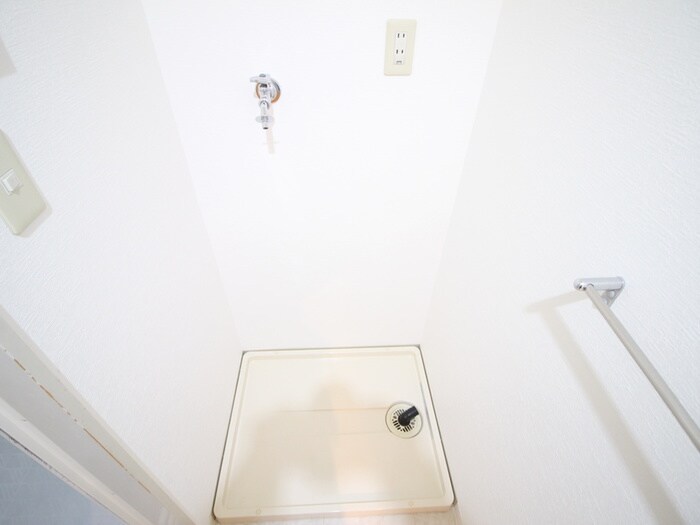 物件内観写真16　(洗濯機置場)