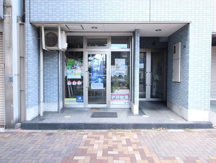 物件外観写真3　(エントランス部分)