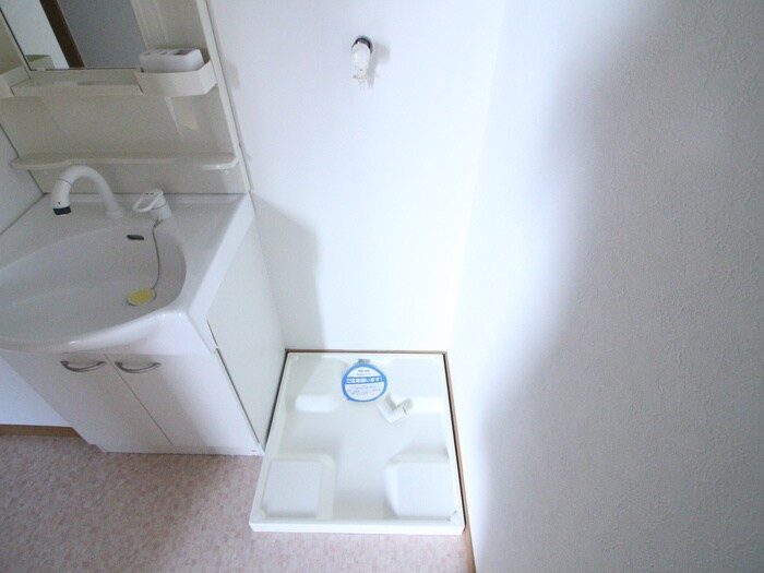 物件内観写真12　(洗濯機置場)