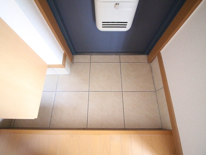 物件内観写真14　(玄関)