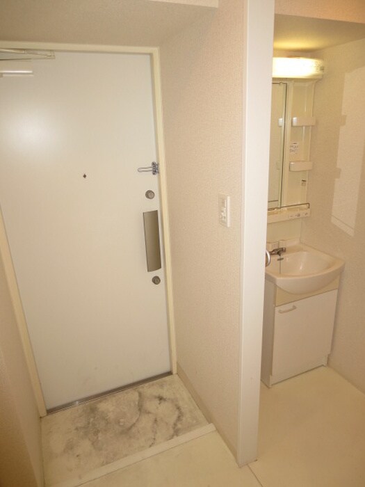 物件内観写真11　(玄関)