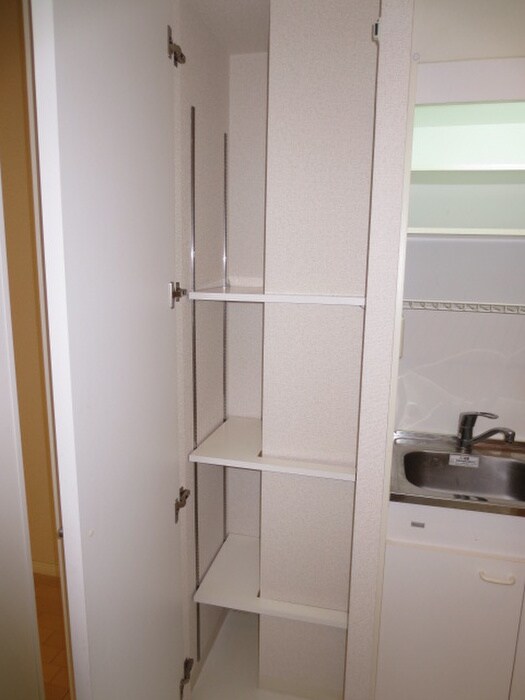 物件内観写真13　(収納)