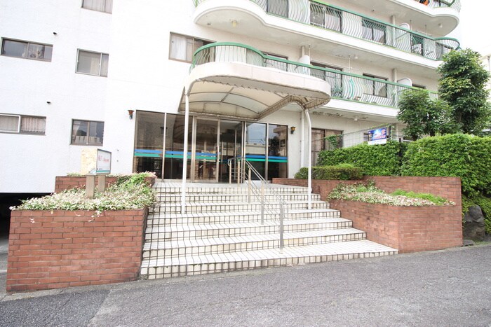 物件外観写真2　(エントランス部分)