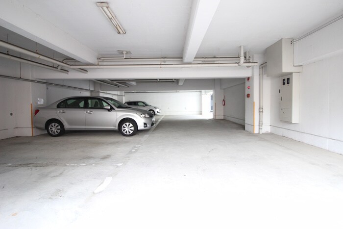 物件外観写真5　(駐車場)