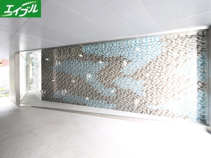 物件外観写真5　(エントランス部分)