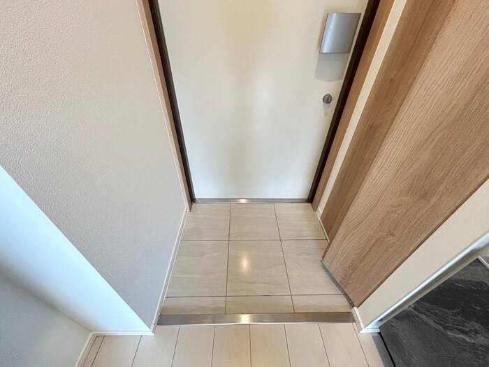 物件内観写真16　(玄関)