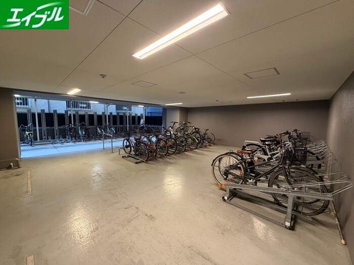 物件外観写真3　(駐輪場)