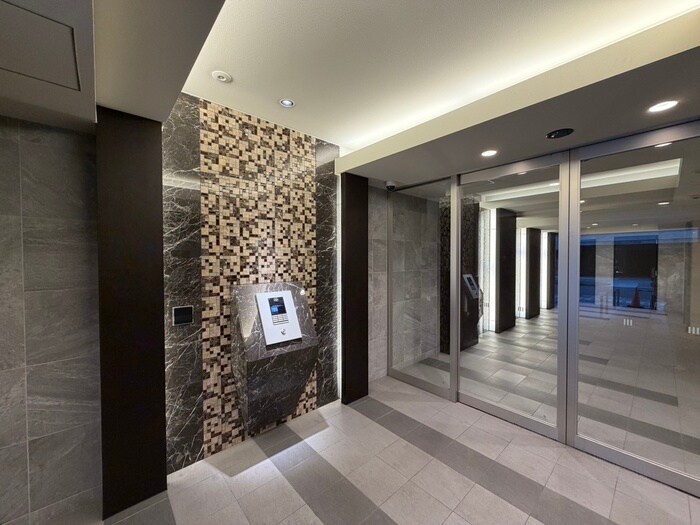 物件外観写真4　(エントランス部分)