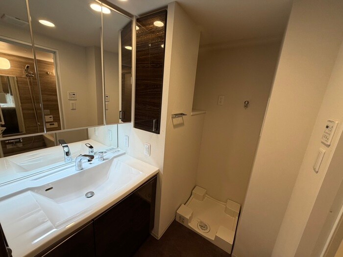 物件内観写真15　(洗濯機置場)