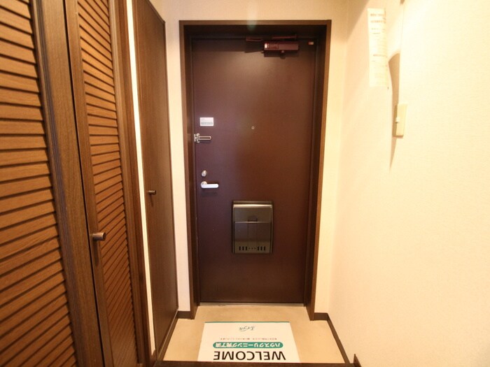 物件内観写真15　(玄関)