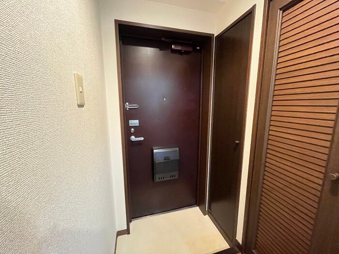 物件内観写真16　(玄関)