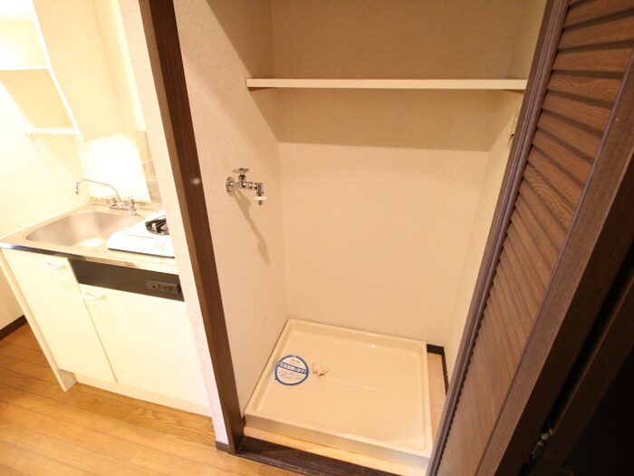 物件内観写真16　(洗濯機置場)