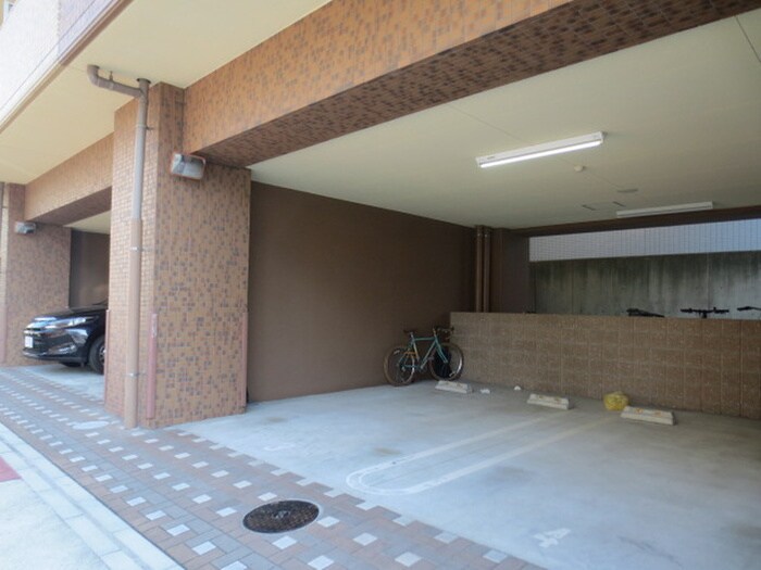 物件外観写真4　(駐車場)