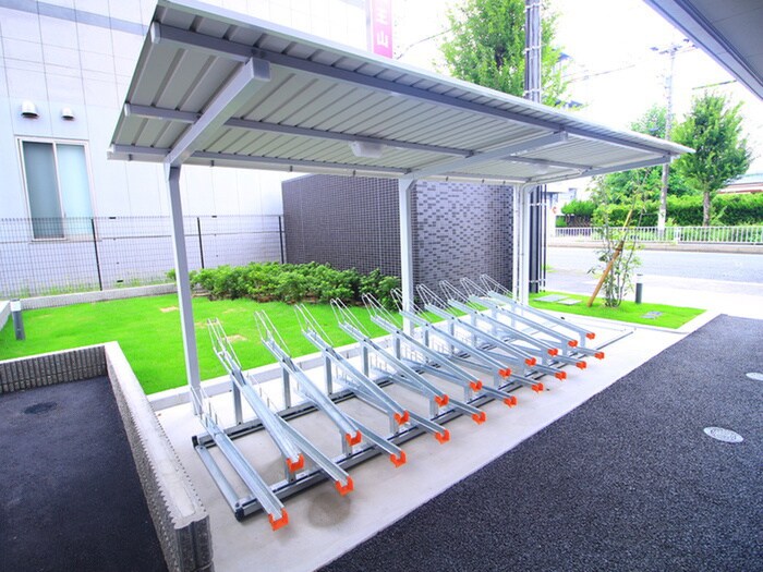 物件外観写真3　(駐輪場)