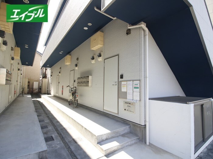 物件外観写真3　(エントランス部分)