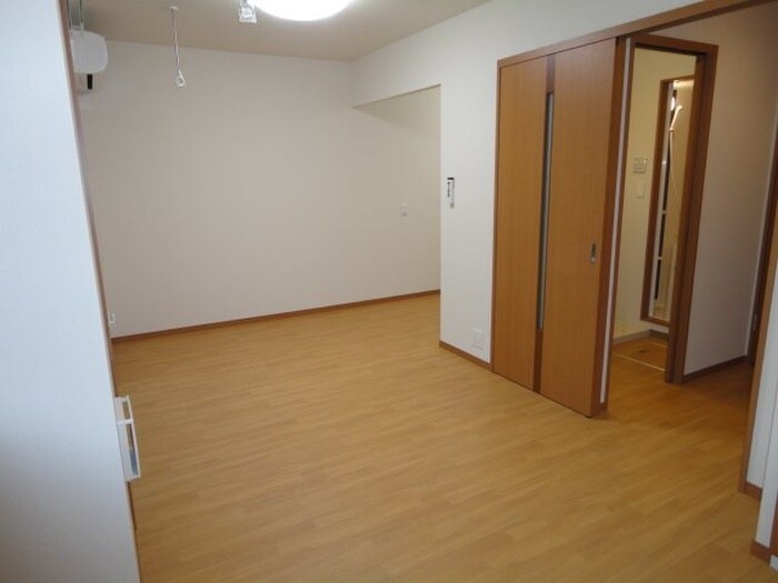 物件内観写真4　(居室)