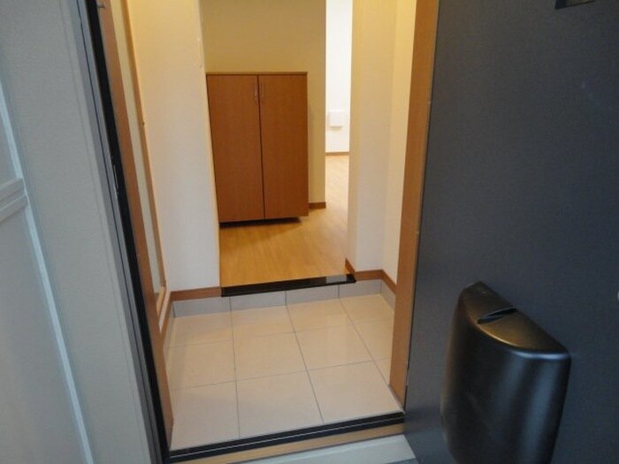 物件内観写真12　(玄関)