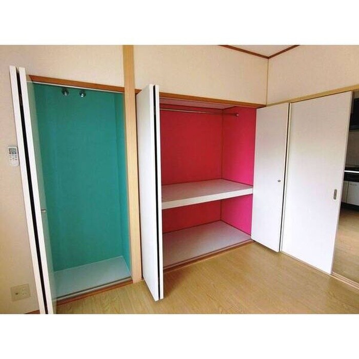 物件内観写真3　(収納)