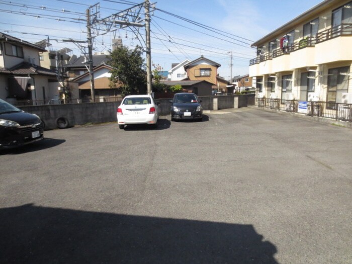 物件外観写真3　(駐車場)