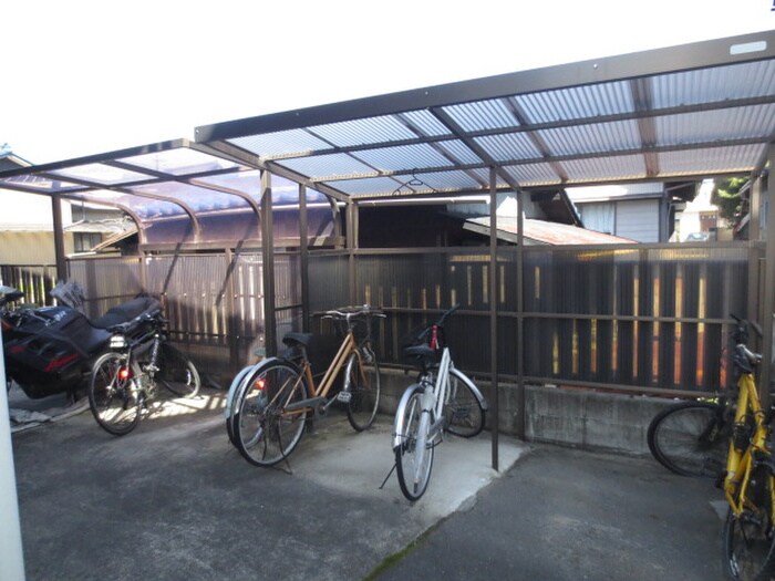 物件外観写真4　(駐輪場)