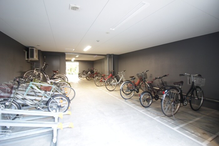 物件外観写真4　(駐輪場)
