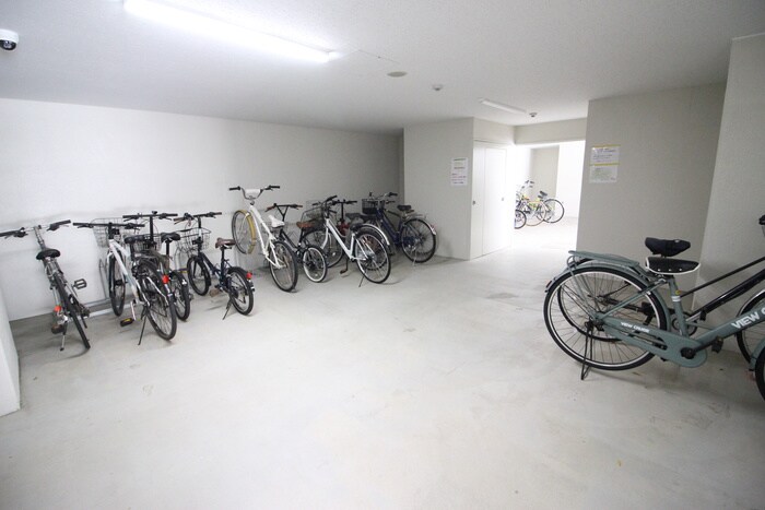 物件外観写真6　(駐輪場)
