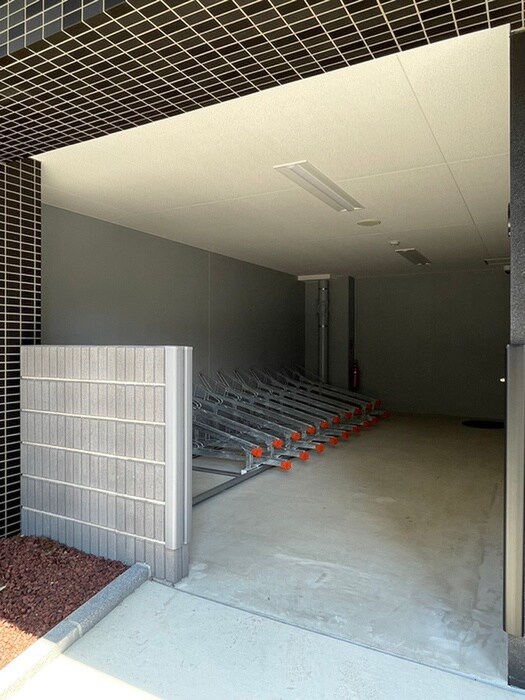 物件外観写真3　(駐輪場)