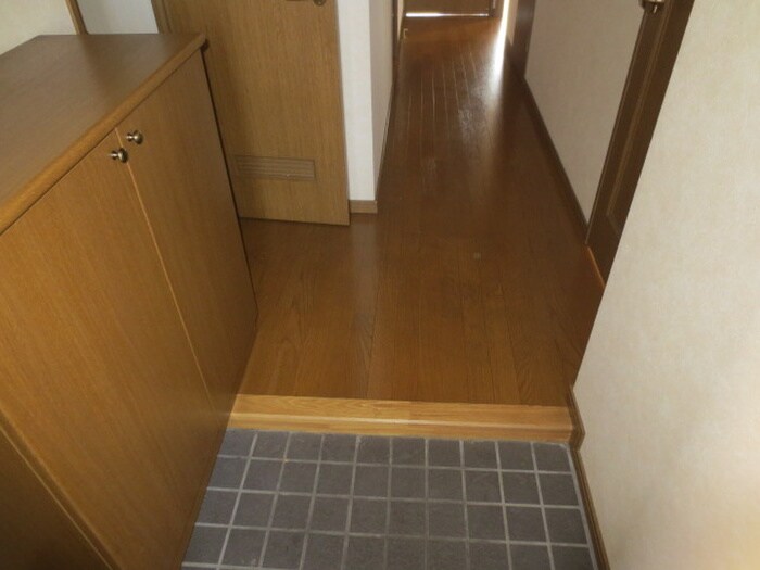 物件内観写真10　(玄関)