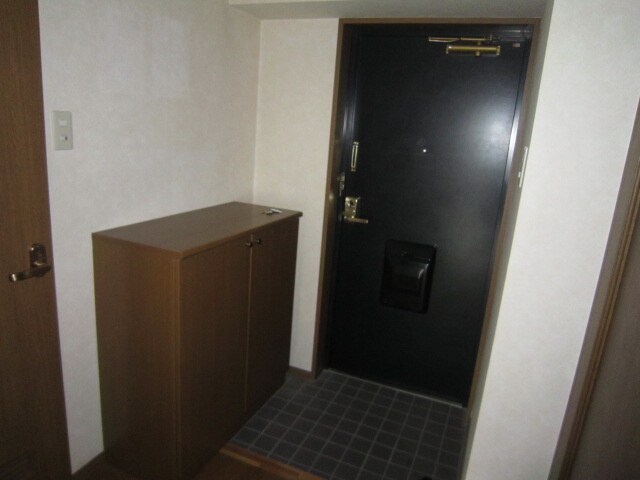 物件内観写真12　(玄関)