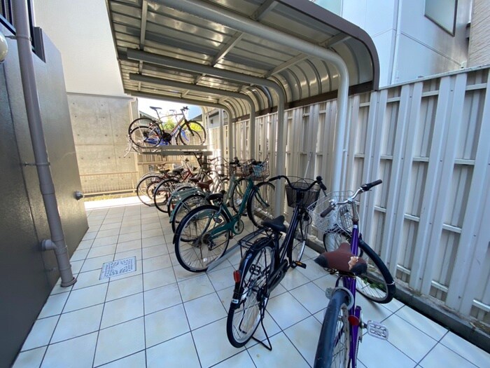 物件外観写真3　(駐輪場)