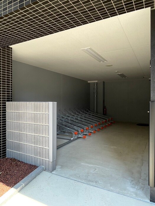 物件外観写真3　(駐輪場)