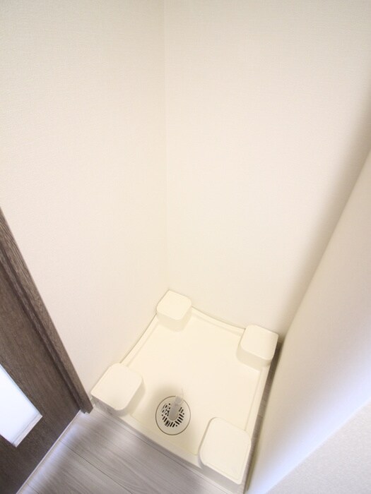 物件内観写真18　(洗濯機置場)