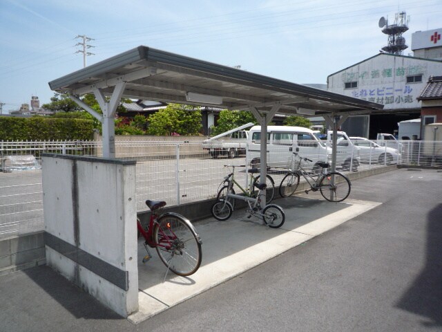 物件外観写真3　(駐輪場)